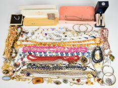 A collection of jewellery including two pairs of 9ct gold earrings, 9ct gold bracelet, 9ct gold