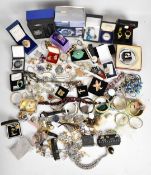 A collection of jewellery including diamanté necklace, brooches including paste, vintage, Siam
