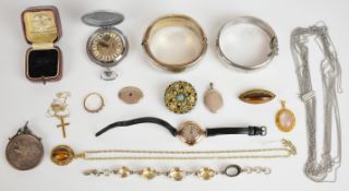 A collection of jewellery including silver bangle (28g), silver bracelet, two silver gilt