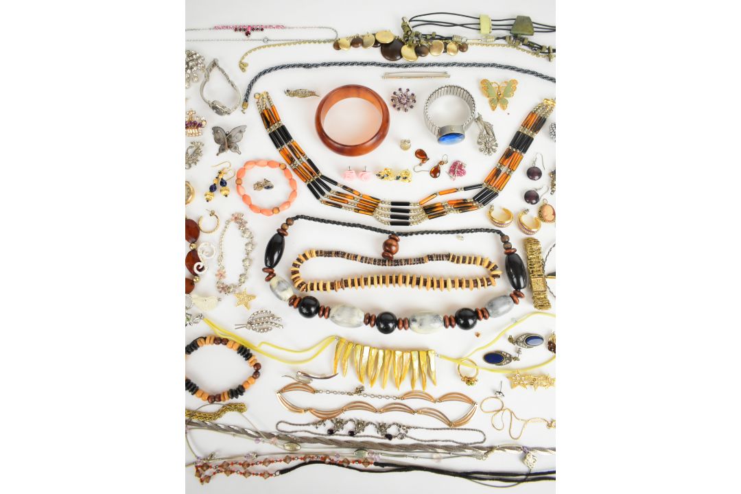 A collection of jewellery including silver butterfly pendant, three silver bangles, silver - Image 7 of 8