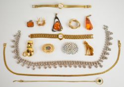 A collection of jewellery including 14ct gold brooch set with two pearls (5.6g), diamanté