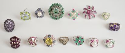 Fifteen silver rings including emerald and marcasite, amethyst, rubies, pearl and ruby, etc 165g