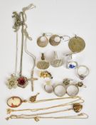 A 9ct gold pendant set with cameo on 9ct gold chain, 9ct gold charm (4.2g), 9ct back and front
