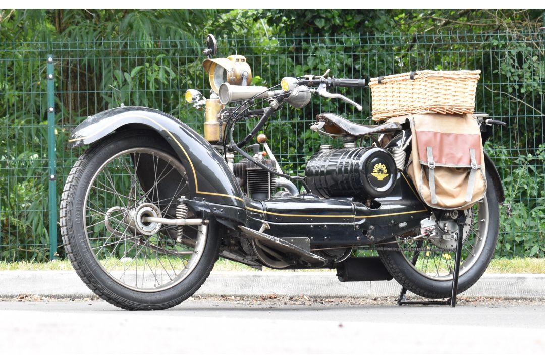 1925 Ner-a-Car model C motorcycle with Blackburne 350cc sidevalve four stroke engine - Image 4 of 25