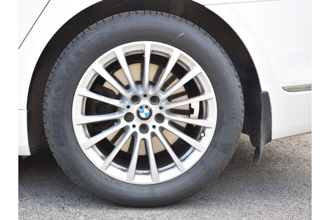 2016 BMW 730d xDrive auto ULEZ free 3.0 diesel car, registration number PM66 AMM, with V5c showing - Image 32 of 33