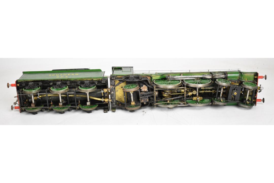 Gauge 1 coal fired live steam LBSCR or Southern H2 Atlantic 4-4-2 tender locomotive built by the - Image 17 of 19