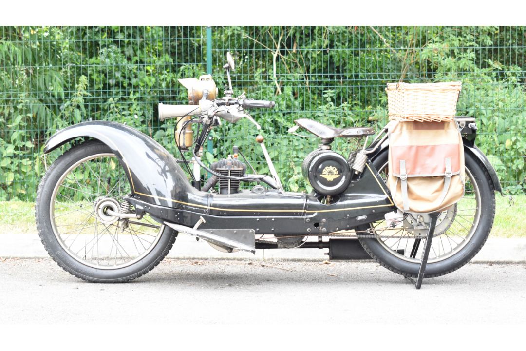 1925 Ner-a-Car model C motorcycle with Blackburne 350cc sidevalve four stroke engine - Image 3 of 25