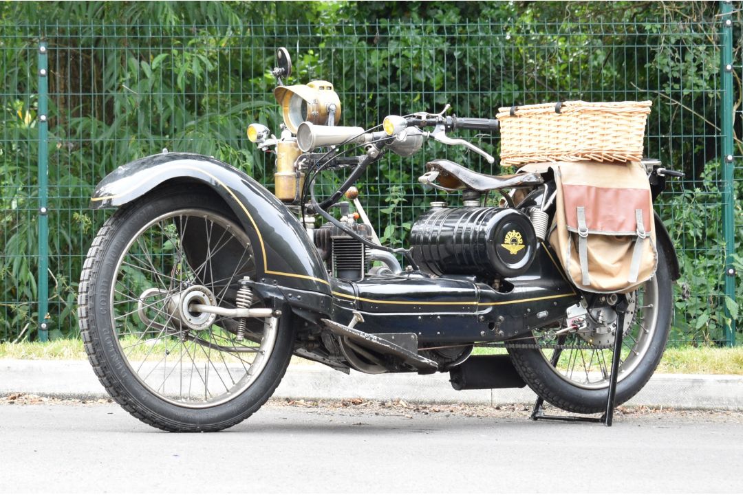 1925 Ner-a-Car model C motorcycle with Blackburne 350cc sidevalve four stroke engine - Image 2 of 25