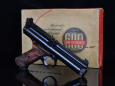 Crosman 600 semi-automatic .22 CO2 air pistol with multi-shot magazine, shaped and chequered