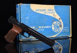 Smith & Wesson Model 78G .22 CO2  target air pistol with chequered faux wooden grips and