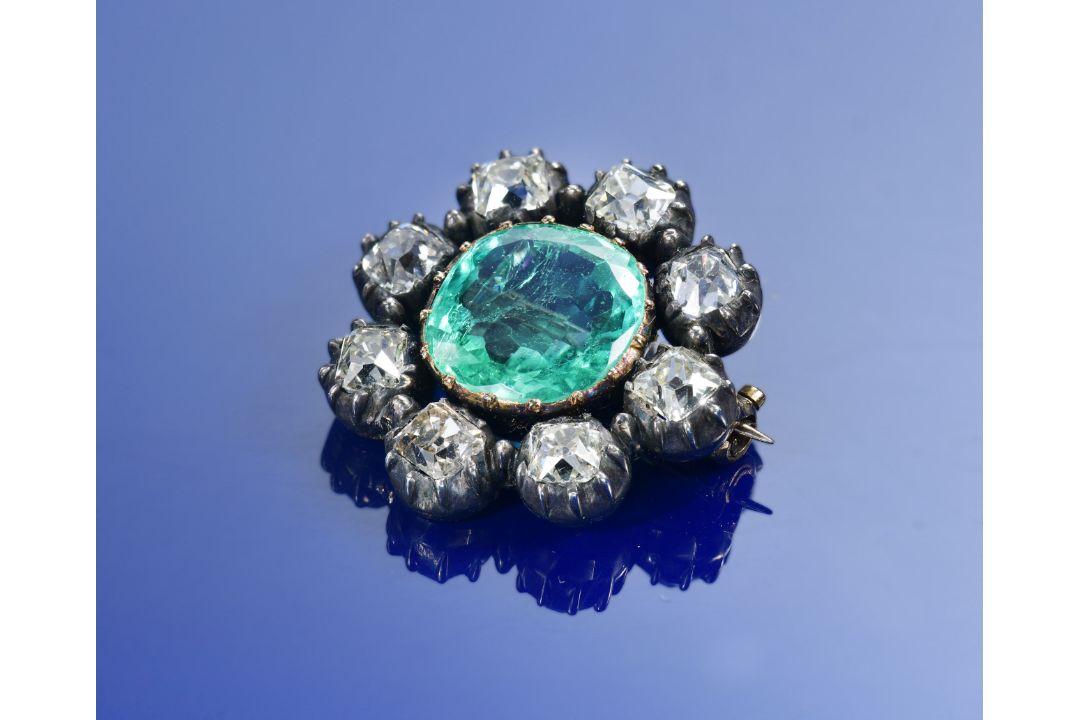 An early Victorian brooch set with a cushion cut emerald of approximately 4.2ct surrounded by - Image 2 of 3