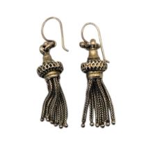 A PAIR OF VICTORIAN YELLOW METAL TASSLE EARRINGS Drop earrings with pierced decoration. (approx 3cm)