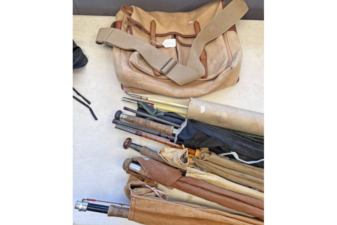 GAME/FISHING BAG & A SELECTION OF FISHING RODS TO INCLUDE DAIWA WHISKER SALMON FLY MKII 15FT #9-11