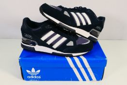 Adidas - A pair of ZX750 trainers in dark blue and white, UK size 9.