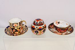 Royal Crown Derby - A small late 19th century covered jar, pattern 876,
