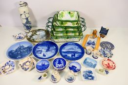 A collection of ceramics to include Delft wares, cabinet plates, pin or trinket dishes,