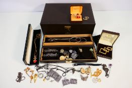 A jewellery box containing a quantity of costume jewellery.