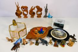A mixed lot comprising treen to include napkin rings,