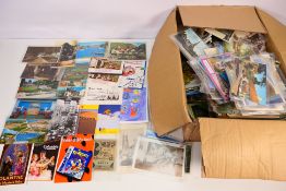 Deltiology - A very large quantity of UK and foreign cards to include topographical, street scenes,