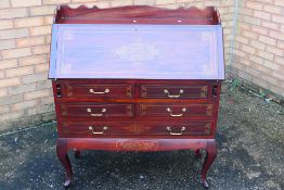 A good quality bureau with three quarter galleried top,