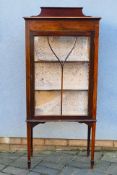 A mahogany display cabinet with two internal shelves raised on four supports,