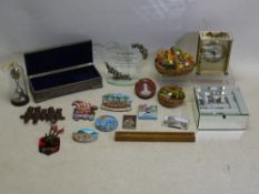 A mixed lot of collectibles to include jewellery box, trinket box, carriage clock and other.
