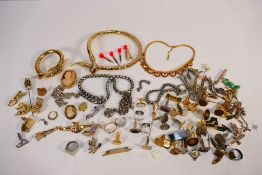 A collection of costume jewellery to inc
