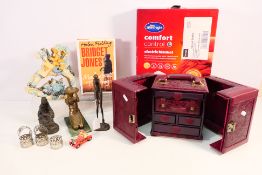 Lot to include a good quality jewellery box, five napkin rings,