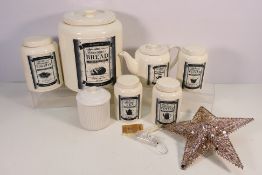 Lot to include a teapot and quantity of
