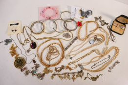 A collection of costume jewellery to inc