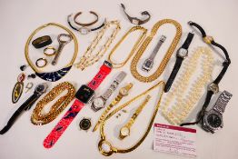 A collection of costume jewellery and wr