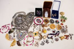 A collection of costume jewellery including brooches, a sterling silver Unicorn pendant and similar.