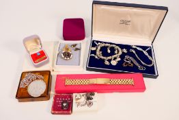 A quantity of costume jewellery to inclu