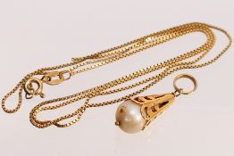 A 9ct yellow gold necklace (broken),