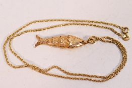 A 9ct yellow gold necklace with 9ct gold articulated fish pendant, chain 45 cm (l), approximately 6.