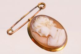 A yellow metal (stamped 750) mounted cameo brooch / pendant, 2.