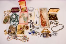 A quantity of vintage and later costume jewellery comprising pearl bead necklaces,
