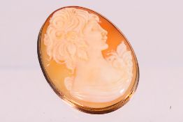 A 9ct rose gold mounted cameo brooch / pendant, 3.6 cm (l), approximately 5.4 grams gross.