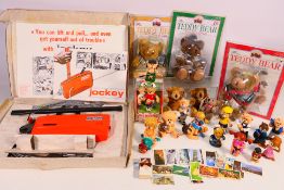 Lot to include a quantity of predominantly unboxed Bad Taste Bears figures,