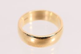 A 9ct yellow gold wedding band, size Q, approximately 6.6 grams.