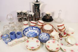 A mixed lot to include cognac glasses, Portmeirion Pottery Magic City coffee wares,