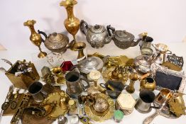 Mixed metalware to include brass, pewter and plated.