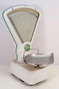 Vintage Avery counter top shop scales, m