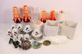 Lot comprising ceramics to include a set of twelve Italian coffee cans and saucers,