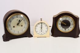 Two Bakelite cased Smiths mantel clocks, each with pendulum,