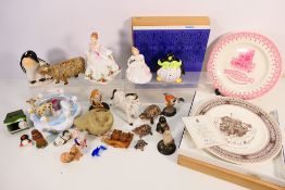 Mixed ceramics to include two boxed Wedgwood cabinet plates, two Royal Doulton lady figures,