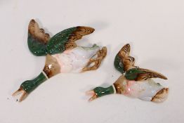 Two wall mounted flying duck figures by Royal Dux, 19 cm (l) and 15 cm (l).