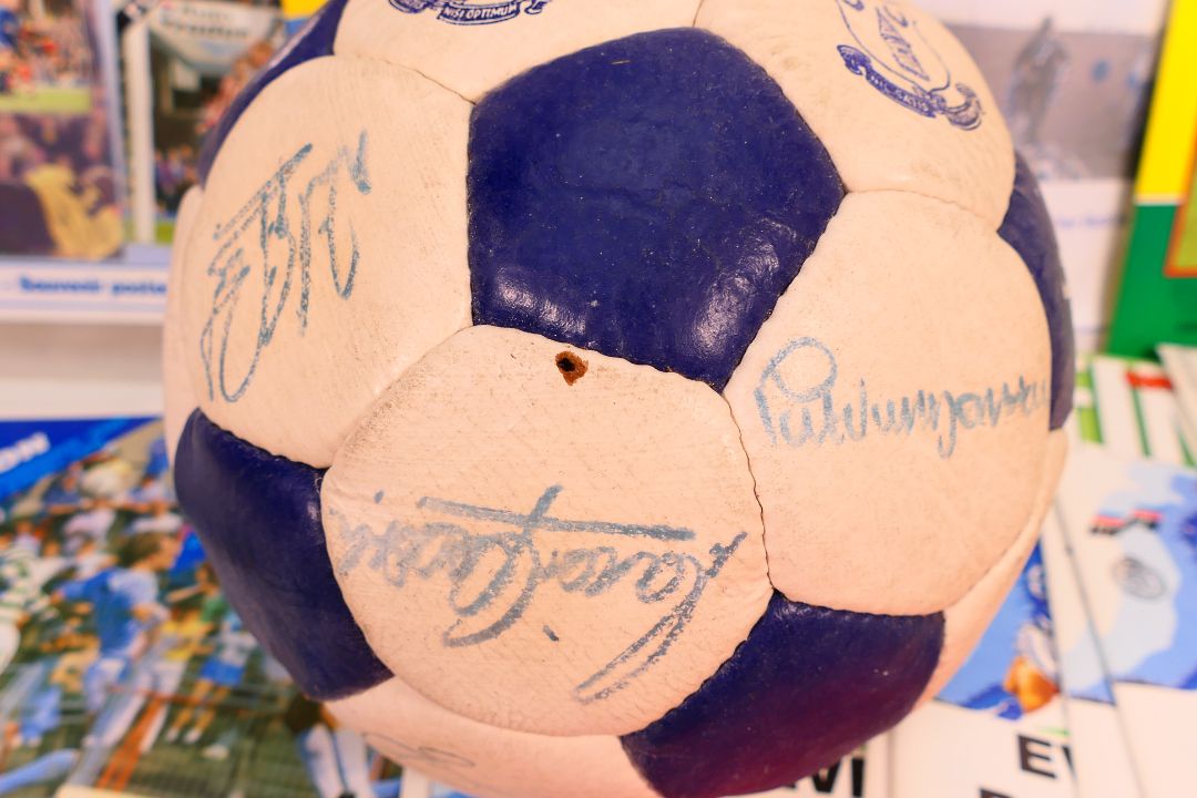 Lot to include an Everton Football Club - Image 6 of 8