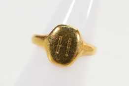 An 18ct yellow gold ring with engraved initial H, size G+½, approximately 2.9 grams.