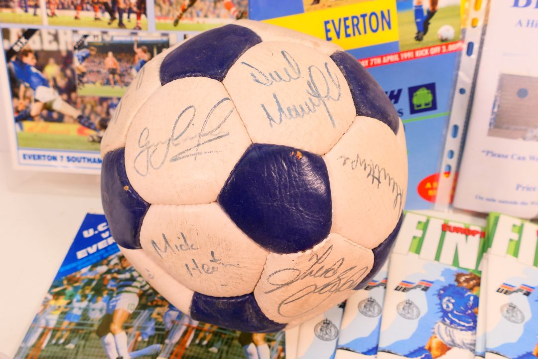 Lot to include an Everton Football Club - Image 7 of 8